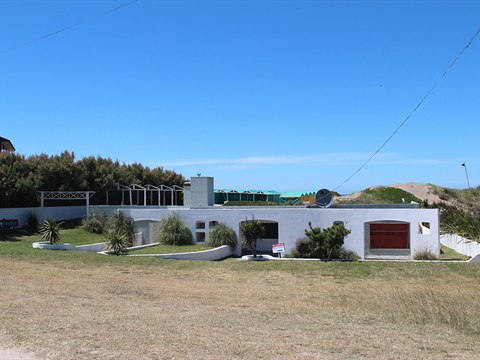 Balneario privado en los médanos, frente al hotel